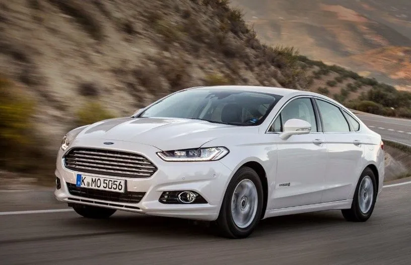 voiture-routiere-ford-mondeo