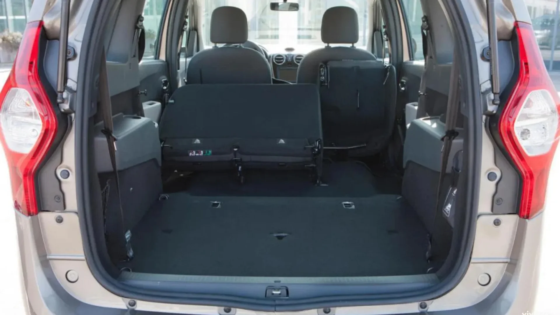 Thot - votre workspace 74 coffre Dacia Lodgy 2 617 litres