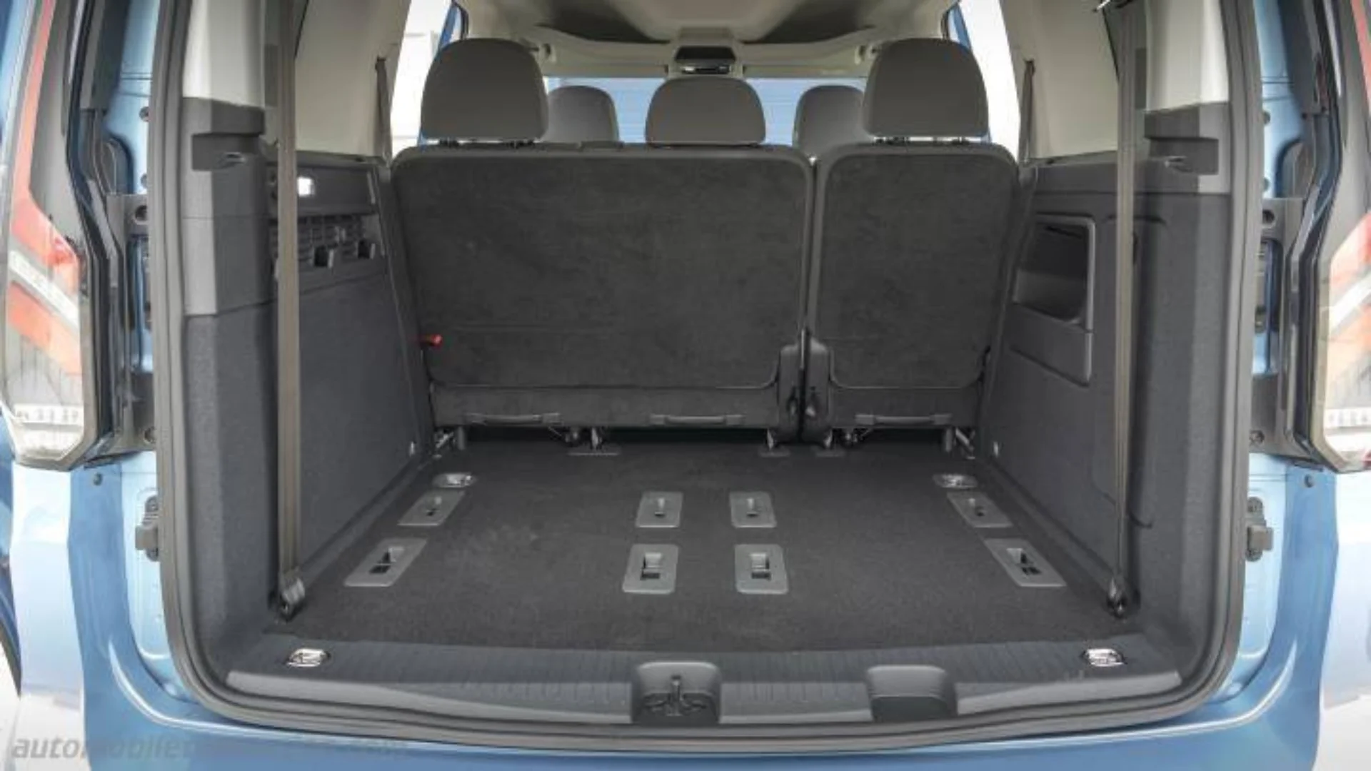 Thot - votre workspace 79 coffre Ford Tourneo 2 556 litres