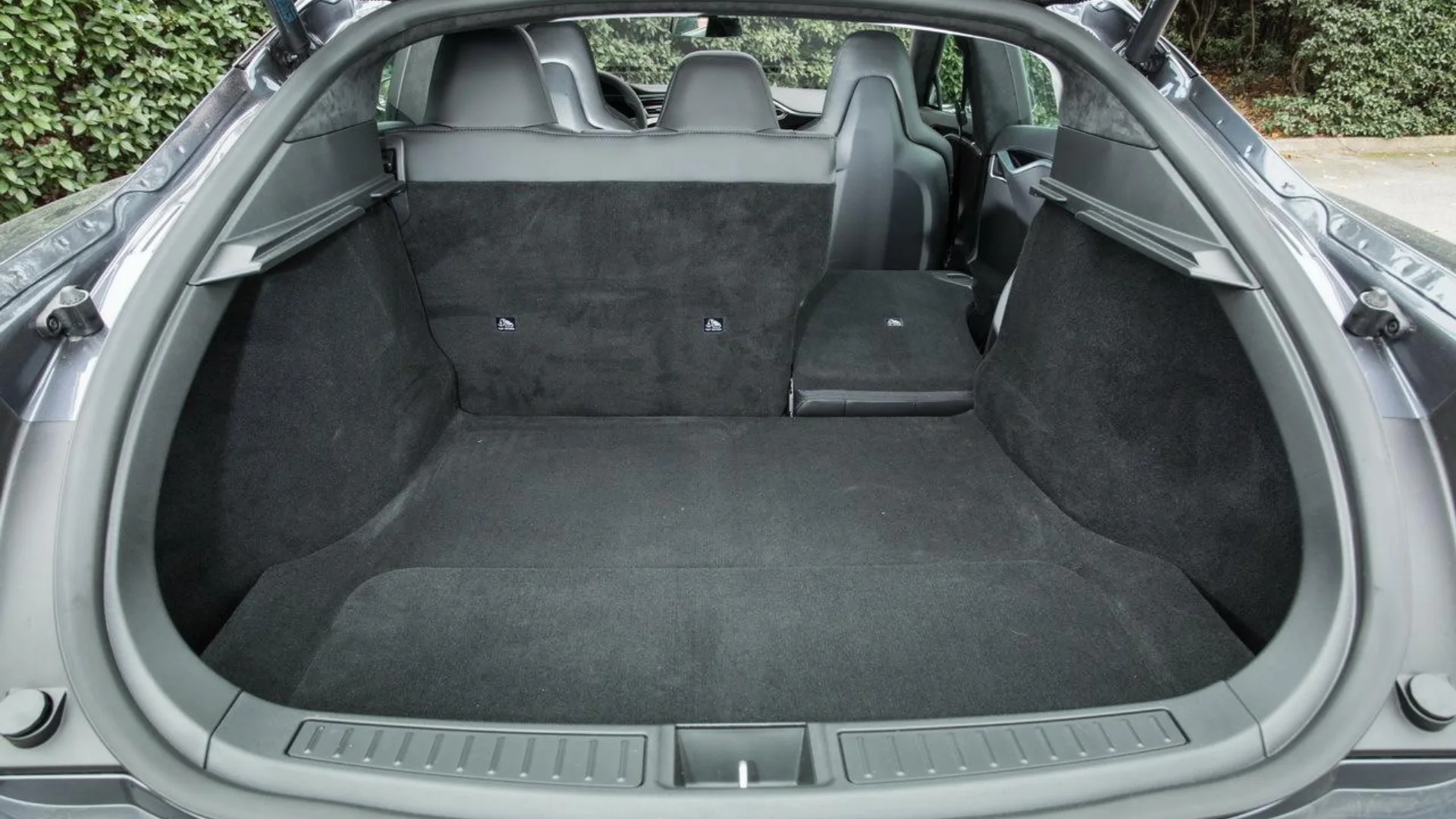 Thot - votre workspace 68 coffre Tesla Model S 1 739 litres